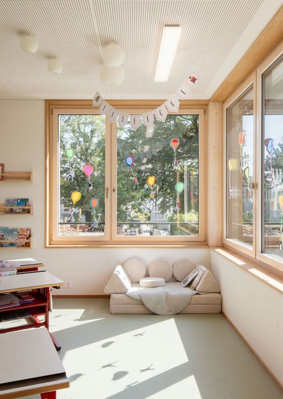 <p>Über Eck belichtete Klassenzimmer</p><p>Bild © Simon von Gunten</p>